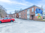 113 Dundas St E-18