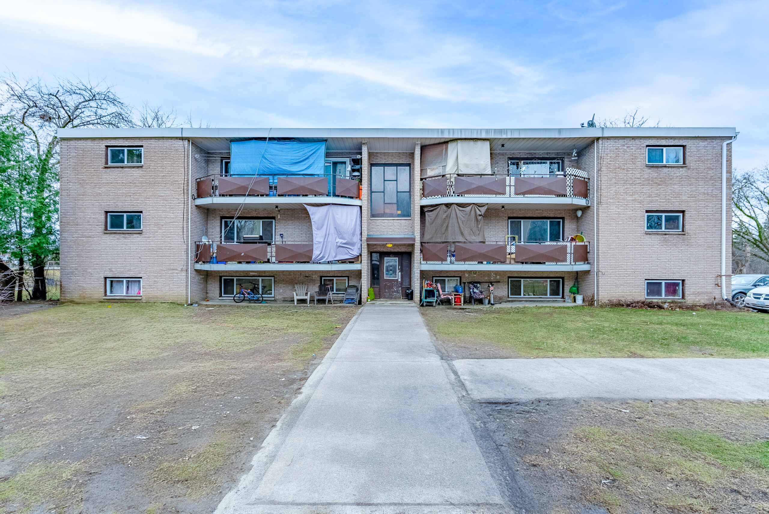 19 Benjamin St-13