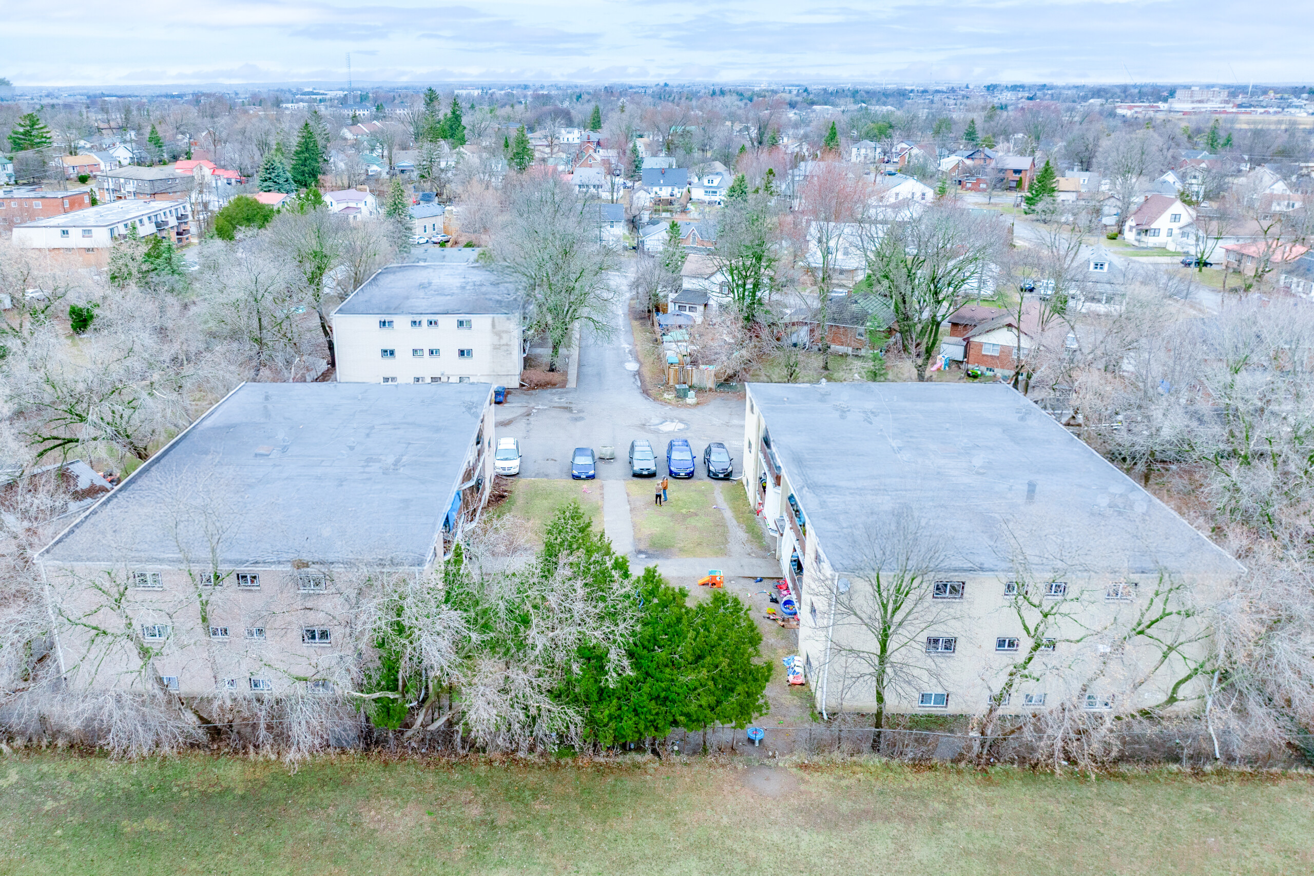 19 Benjamin St-5