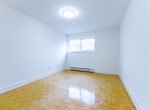 949 Simcoe St N-35